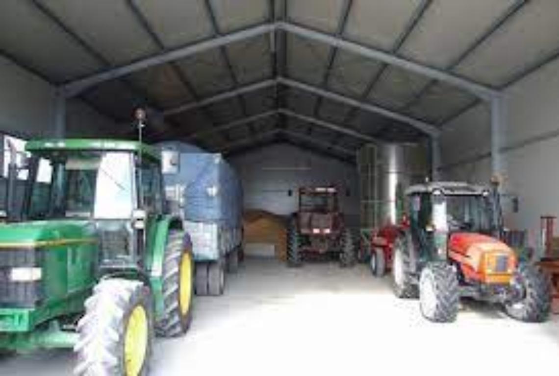 Assicurazioni obbligatorie anche per trattori o rimorchi in aree private